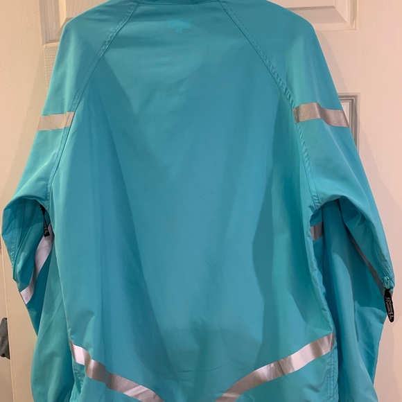 Running Room water repellent running jacket with reflective tape - Picture 9 of 15